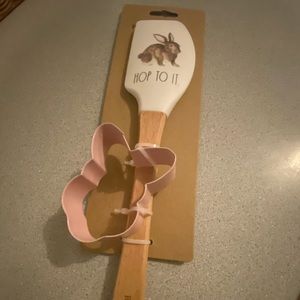 Rae Dunn Spatula and Cookie cutter Set